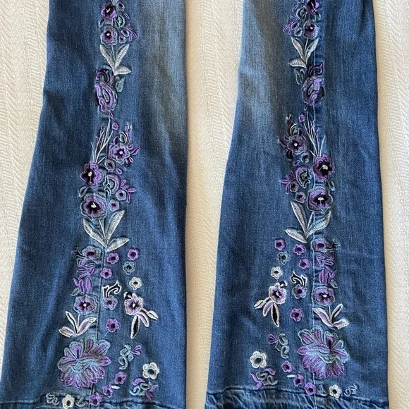 Embroidered Blue Jeans for Women - Picture 2 of 6